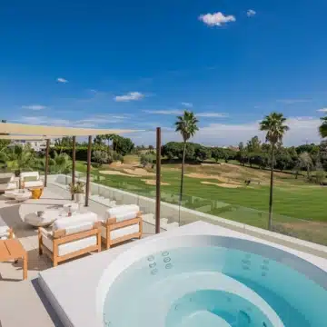 Frontline golf outstanding villa with amazing golf view in Nueva Andalucía, Marbella Picture 25
