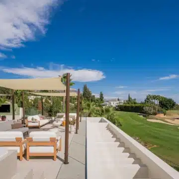 Frontline golf outstanding villa with amazing golf view in Nueva Andalucía, Marbella Picture 5
