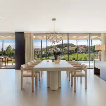 Frontline golf outstanding villa with amazing golf view in Nueva Andalucía, Marbella Picture 1