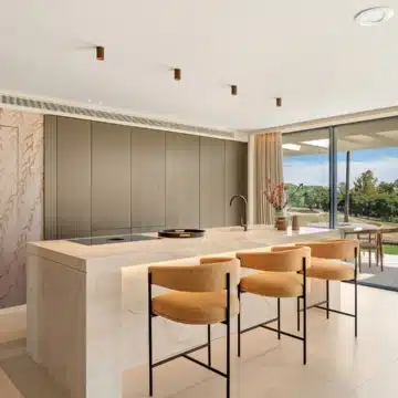 Frontline golf outstanding villa with amazing golf view in Nueva Andalucía, Marbella Picture 13