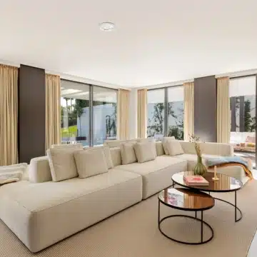 Frontline golf outstanding villa with amazing golf view in Nueva Andalucía, Marbella Picture 9