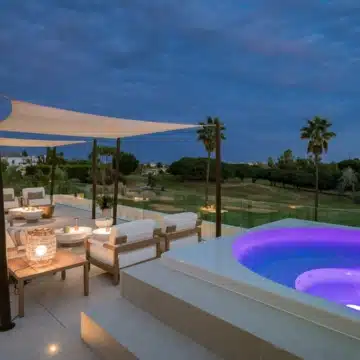 Frontline golf outstanding villa with amazing golf view in Nueva Andalucía, Marbella Picture 2