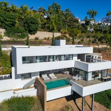 Modern villa with stunning panoramic sea views in the gated community of El Herrojo Alto, Benahavis Picture 22