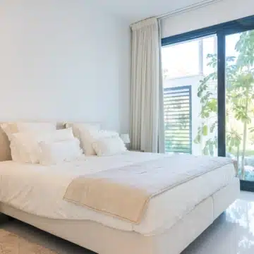 Modern 3-bedrooms apartment with stunning mountain views in Atalaya Hills, Benahavis Picture 2