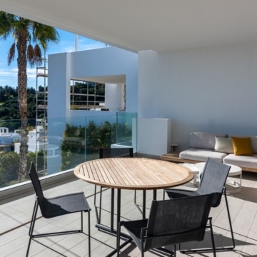 Modern 3-bedrooms apartment with stunning mountain views in Atalaya Hills, Benahavis Picture 5