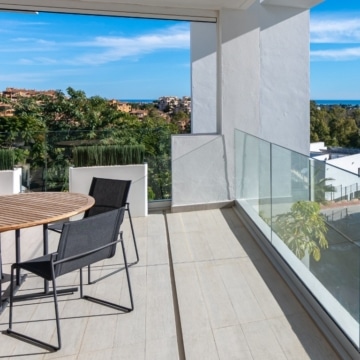 Modern 3-bedrooms apartment with stunning mountain views in Atalaya Hills, Benahavis Picture 19