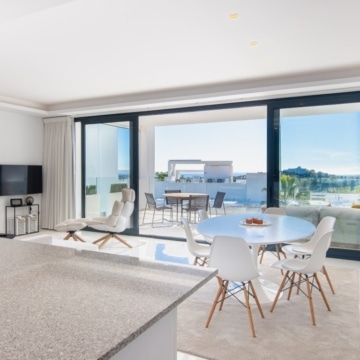Modern 3-bedrooms apartment with stunning mountain views in Atalaya Hills, Benahavis Picture 1