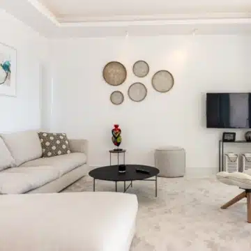 Modern 3-bedrooms apartment with stunning mountain views in Atalaya Hills, Benahavis Picture 8