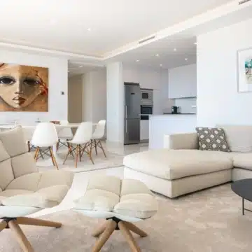 Modern 3-bedrooms apartment with stunning mountain views in Atalaya Hills, Benahavis Picture 0