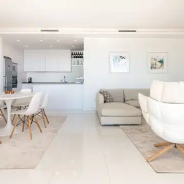 Modern 3-bedrooms apartment with stunning mountain views in Atalaya Hills, Benahavis Picture 4