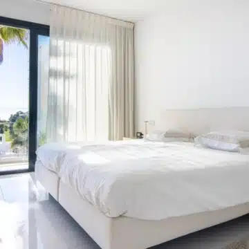 Modern 3-bedrooms apartment with stunning mountain views in Atalaya Hills, Benahavis Picture 12