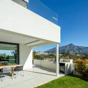 Modern villa in the prime residential area of La Cerquilla, Nueva Andalucia Picture 15