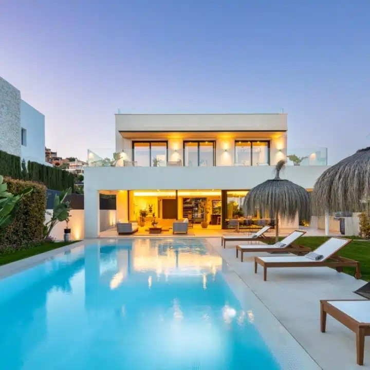 Modern villa in the prime residential area of La Cerquilla, Nueva Andalucia Picture