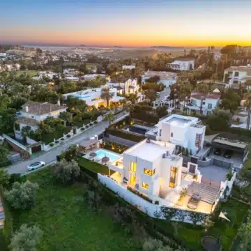 Modern villa in the prime residential area of La Cerquilla, Nueva Andalucia Picture 33