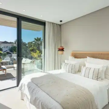 Modern villa in the prime residential area of La Cerquilla, Nueva Andalucia Picture 13