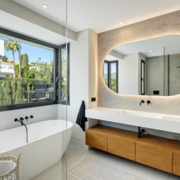 Modern villa in the prime residential area of La Cerquilla, Nueva Andalucia Picture 14