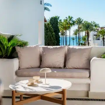 Duplex penthouse with mesmerizing sea views in Alcazaba beach, Estepona Picture 13