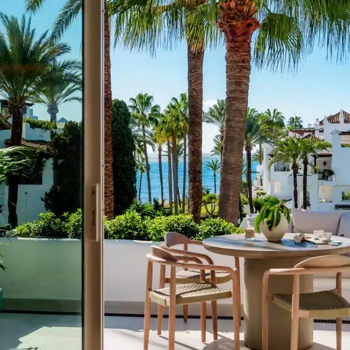 Duplex penthouse with mesmerizing sea views in Alcazaba beach, Estepona Picture