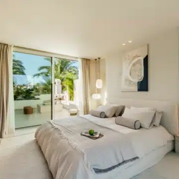 Duplex penthouse with mesmerizing sea views in Alcazaba beach, Estepona Picture 15