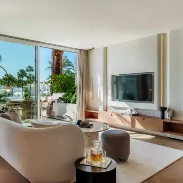 Duplex penthouse with mesmerizing sea views in Alcazaba beach, Estepona Picture 35