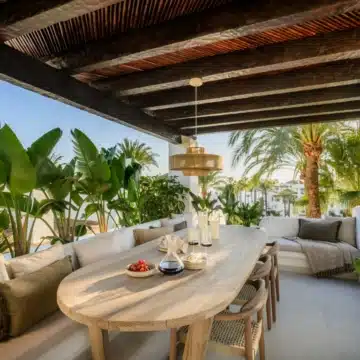 Duplex penthouse with mesmerizing sea views in Alcazaba beach, Estepona Picture 4