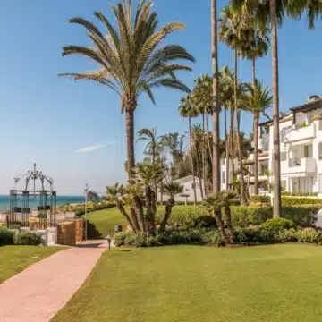 Duplex penthouse with mesmerizing sea views in Alcazaba beach, Estepona Picture 40