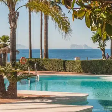 Duplex penthouse with mesmerizing sea views in Alcazaba beach, Estepona Picture 41