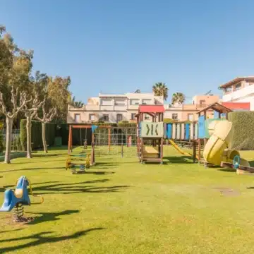 Duplex penthouse with mesmerizing sea views in Alcazaba beach, Estepona Picture 44