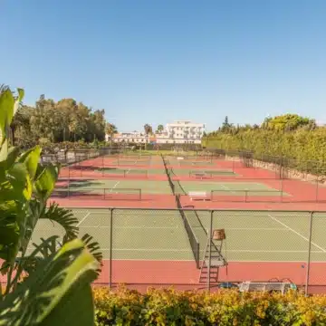 Duplex penthouse with mesmerizing sea views in Alcazaba beach, Estepona Picture 45