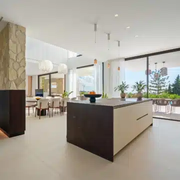 Brand new luxury villa in an exclusive gated community of La Quinta, Benahavis Picture 28