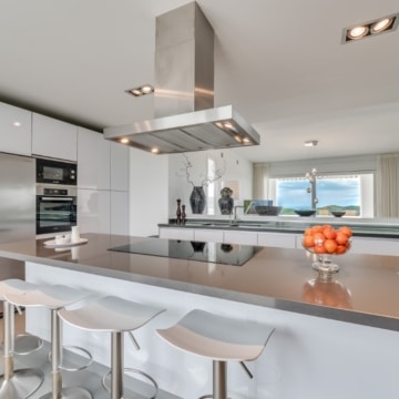Modern detached villa with panoramic sea and mountain views in La Mairena, Marbella Picture 5