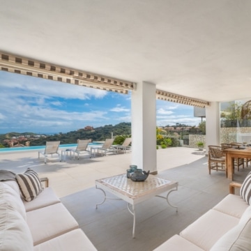 Modern detached villa with panoramic sea and mountain views in La Mairena, Marbella Picture 16