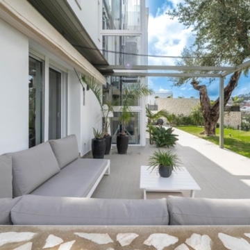 Modern detached villa with panoramic sea and mountain views in La Mairena, Marbella Picture 2