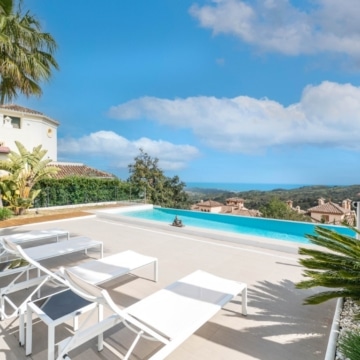 Modern detached villa with panoramic sea and mountain views in La Mairena, Marbella Picture 28