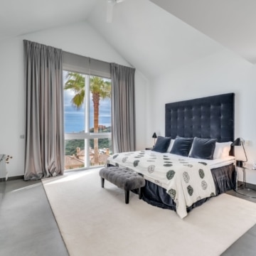 Modern detached villa with panoramic sea and mountain views in La Mairena, Marbella Picture 9