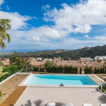 Modern detached villa with panoramic sea and mountain views in La Mairena, Marbella Picture 30