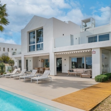 Modern detached villa with panoramic sea and mountain views in La Mairena, Marbella Picture 31