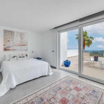 Modern detached villa with panoramic sea and mountain views in La Mairena, Marbella Picture 11