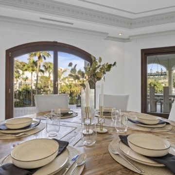 Expansive villa with unique architecture in the exclusive development of Los Arqueros Golf & Country Club, Benahavis Picture 13