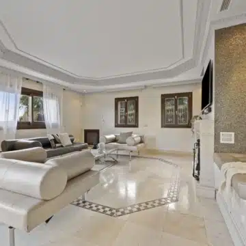 Expansive villa with unique architecture in the exclusive development of Los Arqueros Golf & Country Club, Benahavis Picture 6