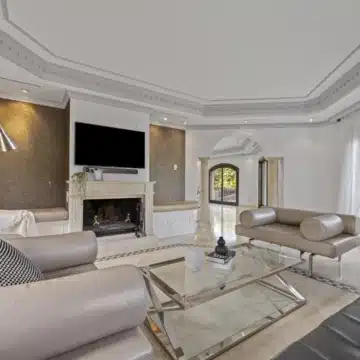 Expansive villa with unique architecture in the exclusive development of Los Arqueros Golf & Country Club, Benahavis Picture 17