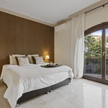 Expansive villa with unique architecture in the exclusive development of Los Arqueros Golf & Country Club, Benahavis Picture 22
