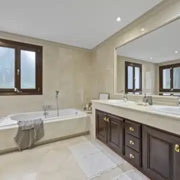 Expansive villa with unique architecture in the exclusive development of Los Arqueros Golf & Country Club, Benahavis Picture 36
