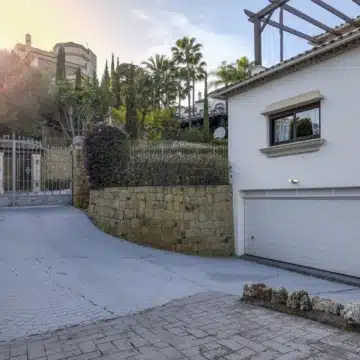 Expansive villa with unique architecture in the exclusive development of Los Arqueros Golf & Country Club, Benahavis Picture 47