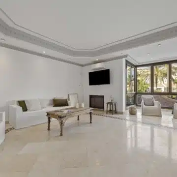 Expansive villa with unique architecture in the exclusive development of Los Arqueros Golf & Country Club, Benahavis Picture 10