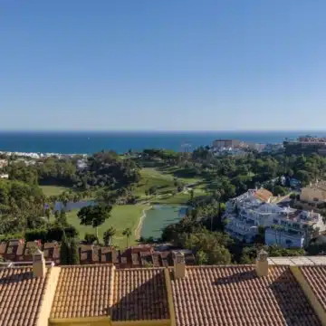 Abelias I – Modern 2-bedroom apartment with open views in Benalmadena Picture 8