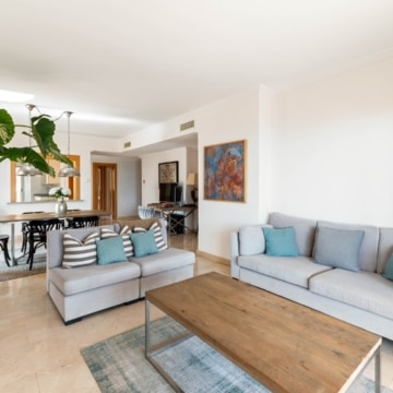 Luxurious 2-bedroom apartment with breathtaking panoramic sea views in La Hacienda del Señorío de Cifuentes, Benahavis Picture 9
