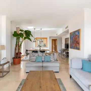 Luxurious 2-bedroom apartment with breathtaking panoramic sea views in La Hacienda del Señorío de Cifuentes, Benahavis Picture 1