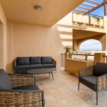 Luxurious 2-bedroom apartment with breathtaking panoramic sea views in La Hacienda del Señorío de Cifuentes, Benahavis Picture 15