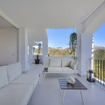 Three bedroom apartment positioned on the serene hills of Altos de la Quinta, Benahavis Picture 15